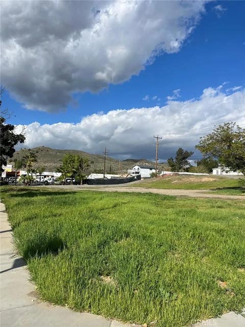 — beds bed, — baths bath property at 402 N. Main, Lake Elsinore, CA 92530