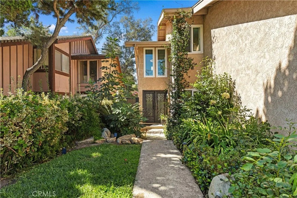 15757 Country Club Dr