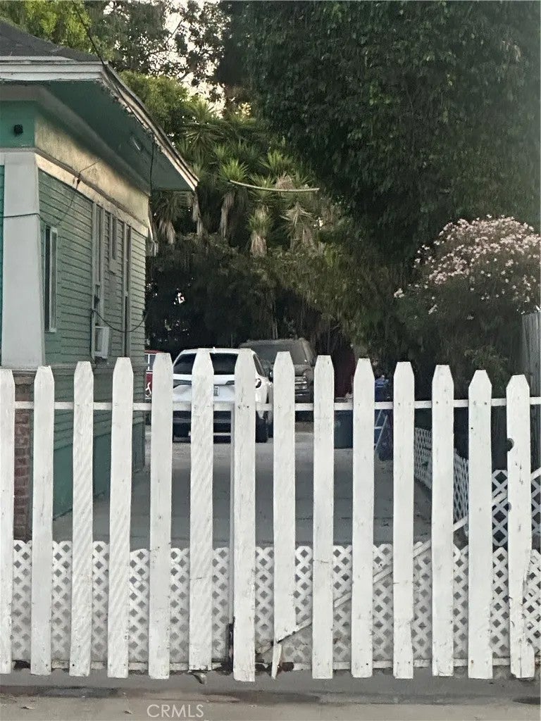 516 E 23rd