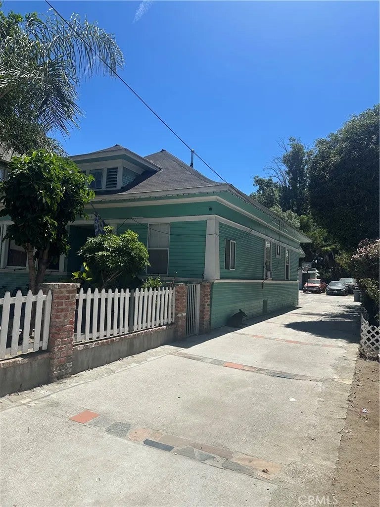 516 E 23rd