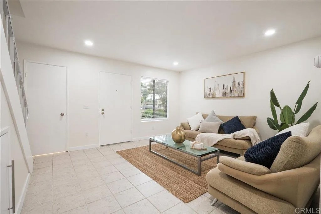 489 S Lincoln Avenue