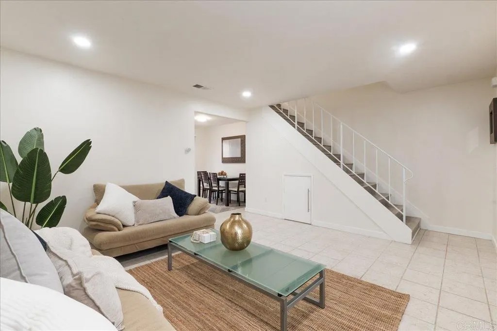 489 S Lincoln Avenue