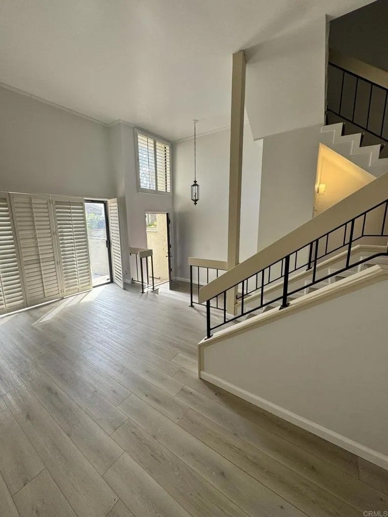 3324 Caminito Eastbluff 160