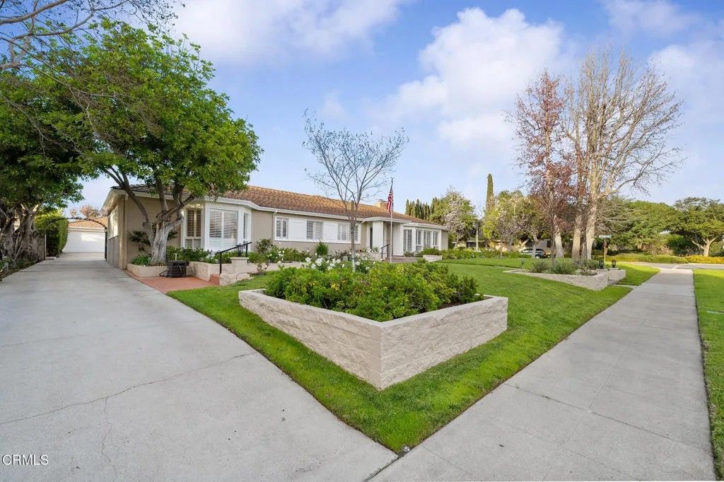 Photo of 2295 Roanoke Road, San Marino, CA 91108 (MLS # P1-25767)