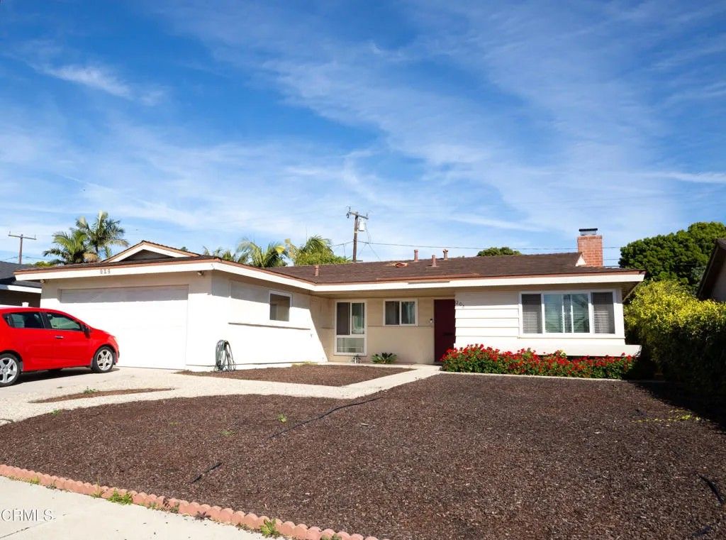 Photo of 202 Yale Avenue, Ventura, CA 93003 (MLS # V1-34703)