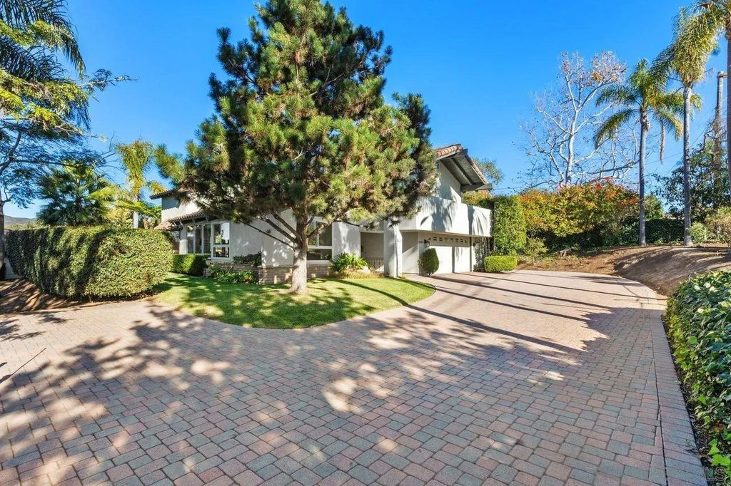 Photo of 2006 Catalina Ave, Vista, CA 92084 (MLS # 250045488)