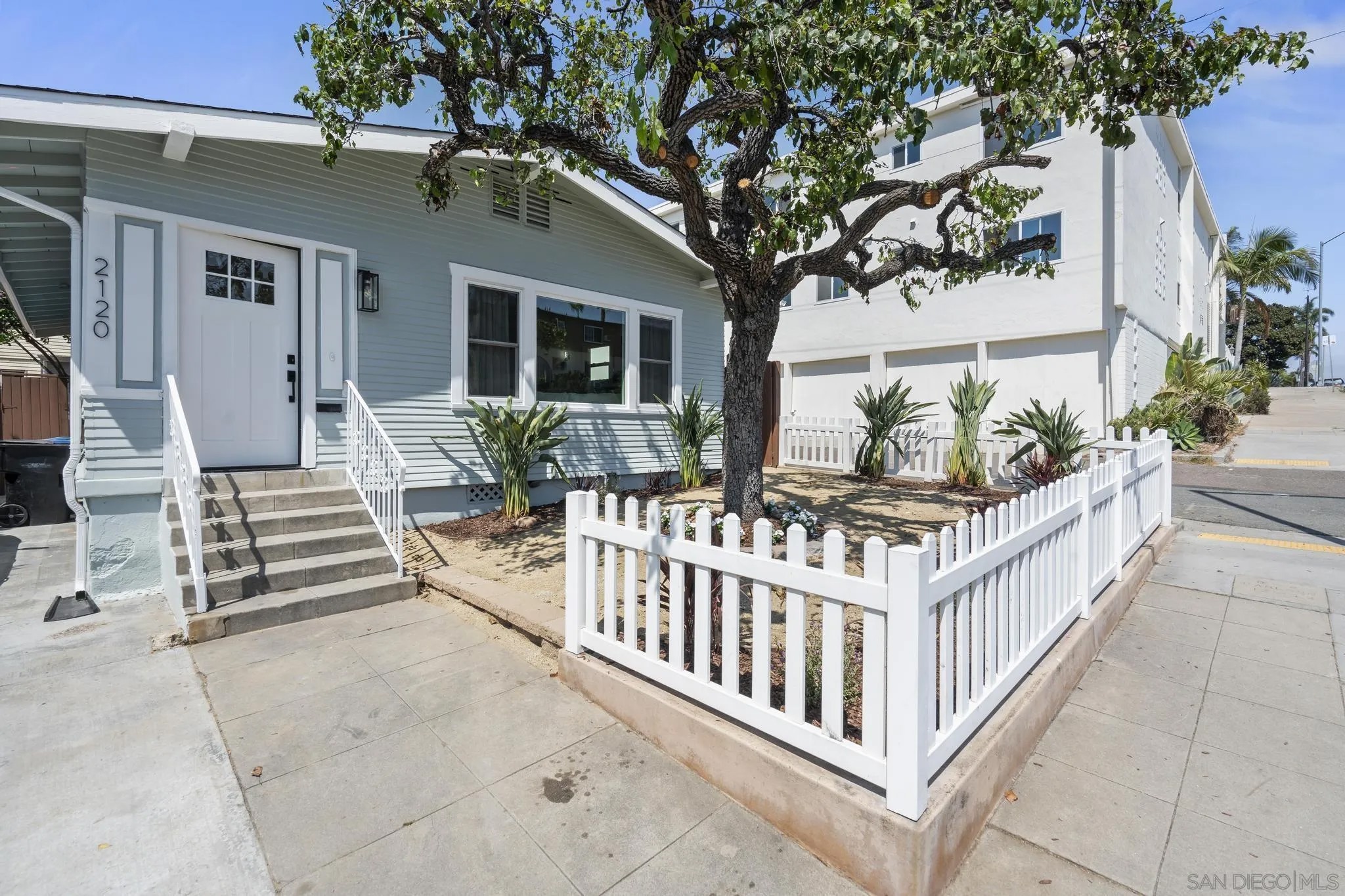 2120 Howard Ave