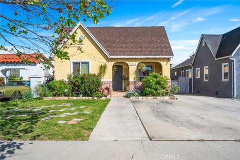 Photo of 8766 Dalton Avenue, Los Angeles, CA 90047 (MLS # SR26054560)