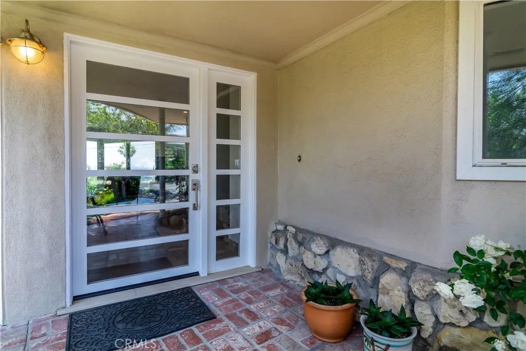 Photo of 3546 Berry Drive, Studio City, CA 91604 (MLS # SR26073225)