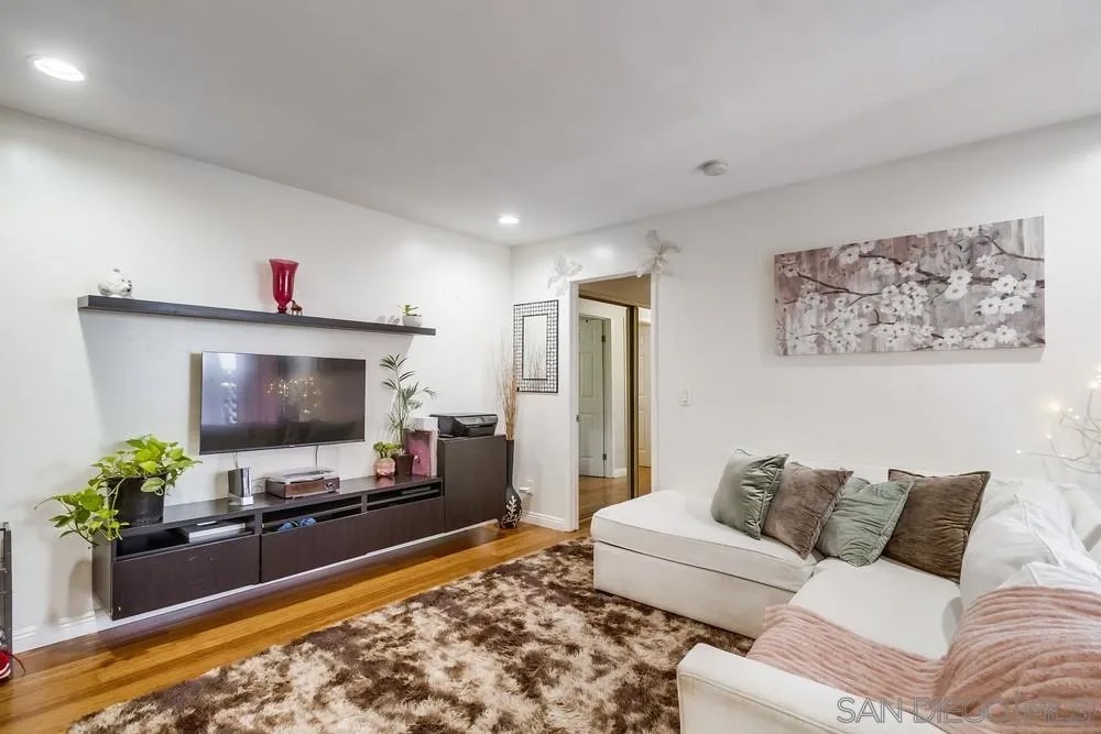 8015 CAMINITO DE PIZZA #B