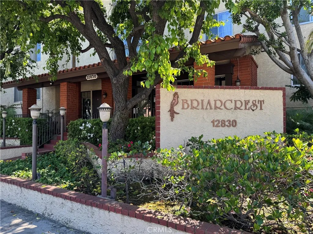 12830 Burbank 307