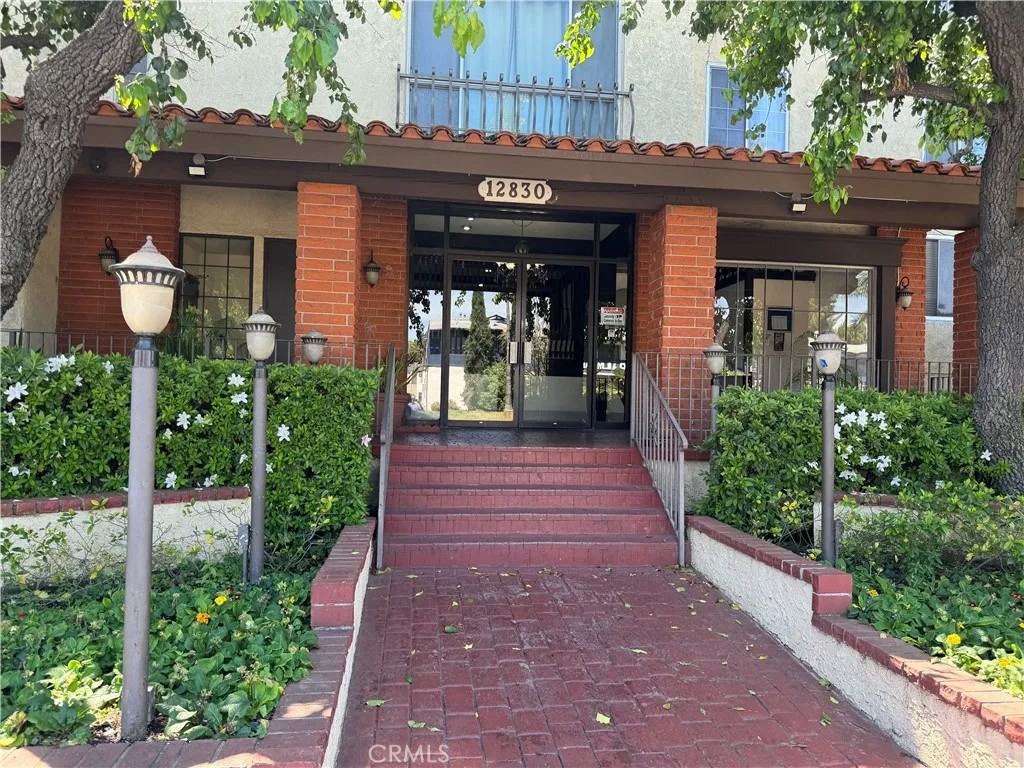 12830 Burbank 307