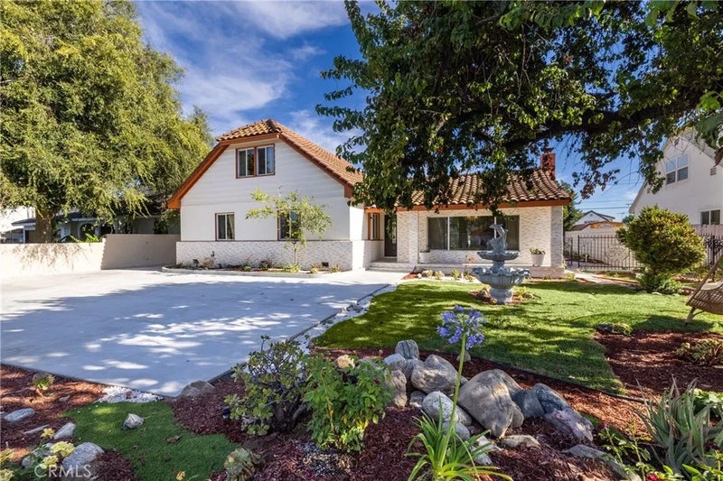820 E Cameron