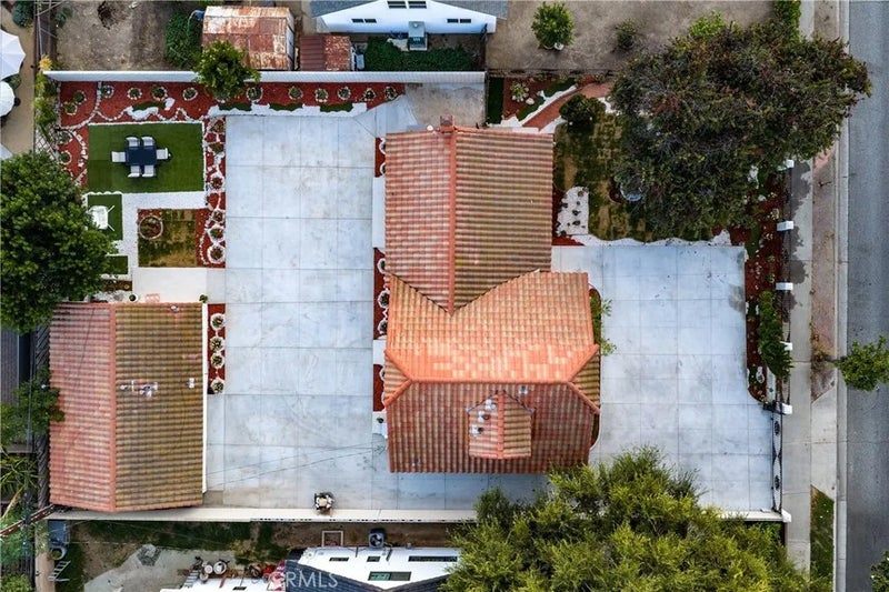 820 E Cameron
