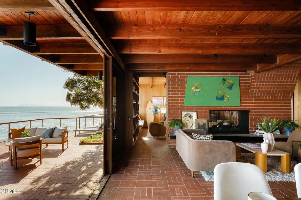 3674 W Pacific Coast Highway