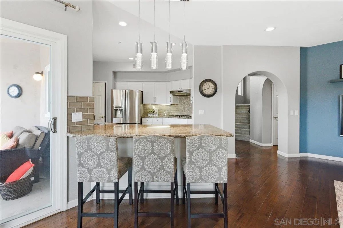 2701 Isham Springs Ct