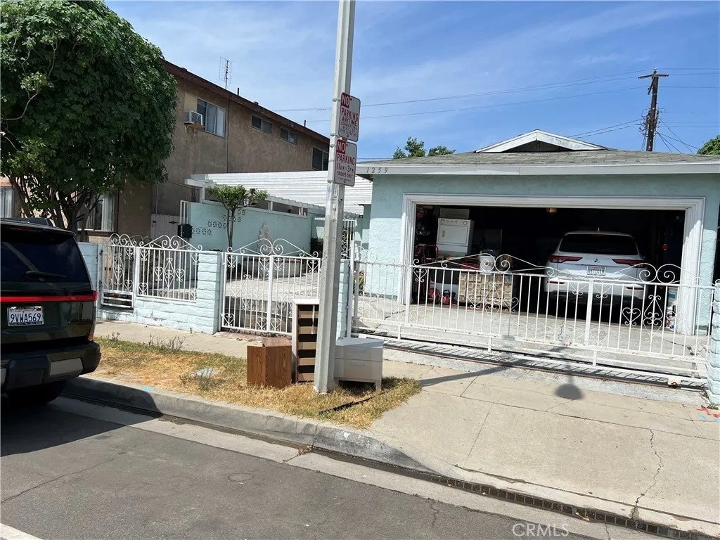 1259 S. Arizona Ave.