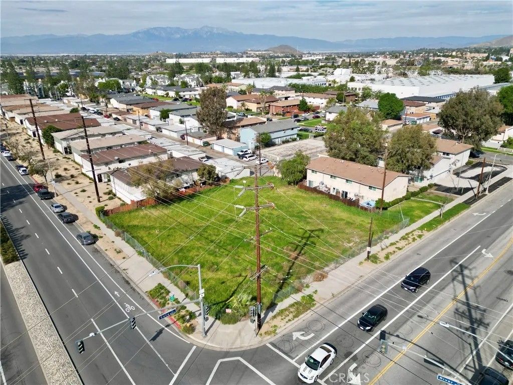 Photo of 449 River Rd, Corona, CA 92878 (MLS # IV26057661)