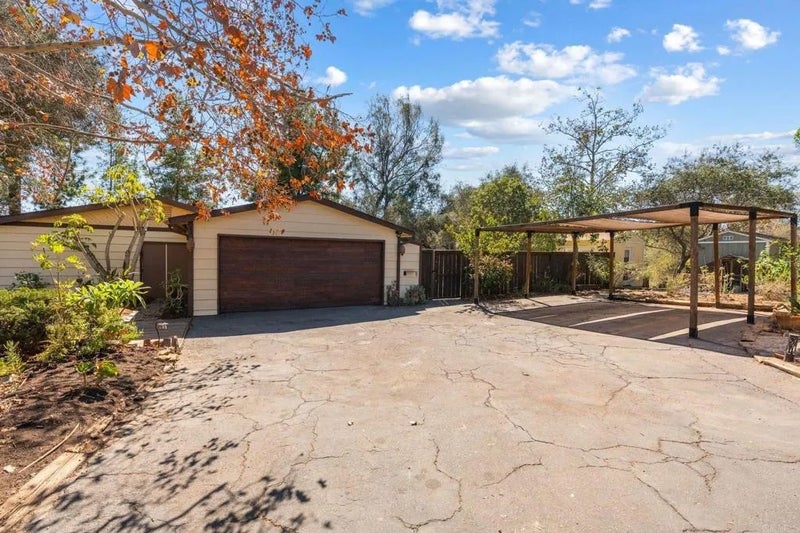 2736 Circle Drive