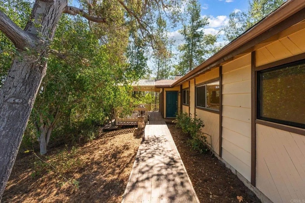 2736 Circle Drive