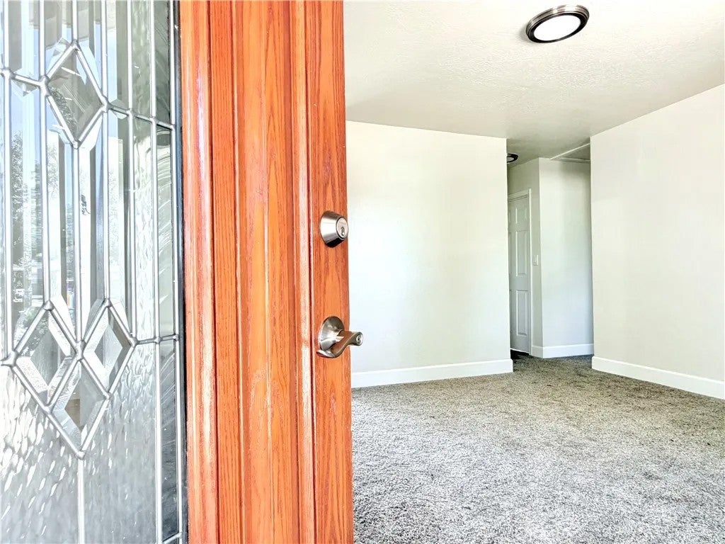 736 W 9th