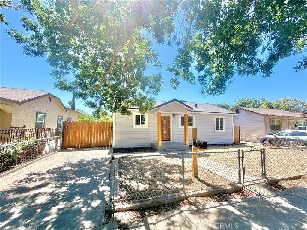 736 W 9th