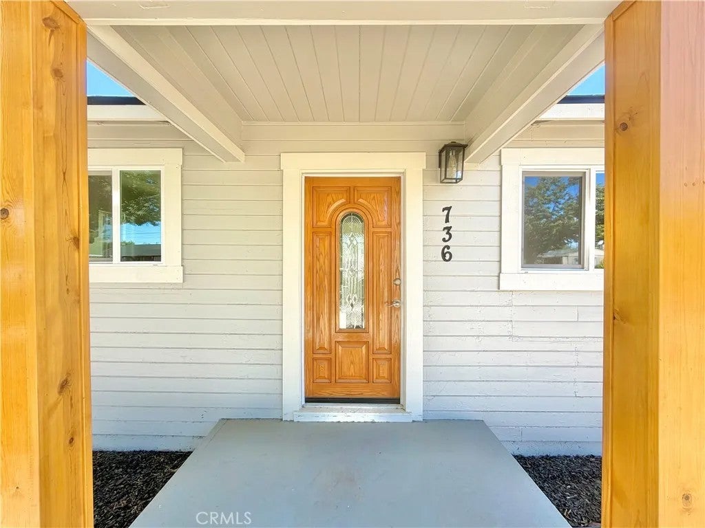 736 W 9th