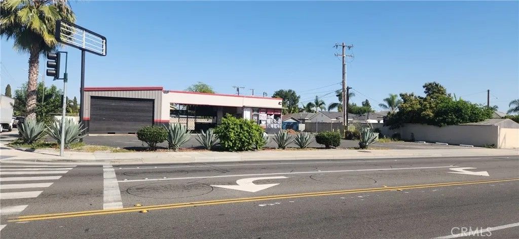 Photo of 424 N East, Anaheim, CA 92805 (MLS # DW26052493)