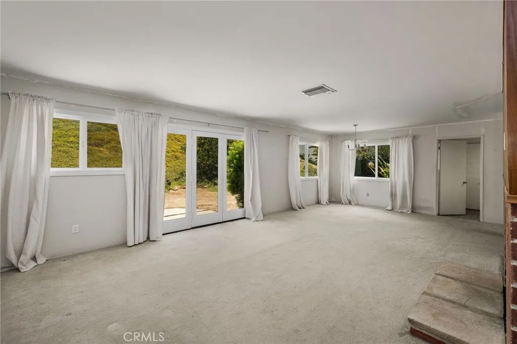 736 Hunters Trail