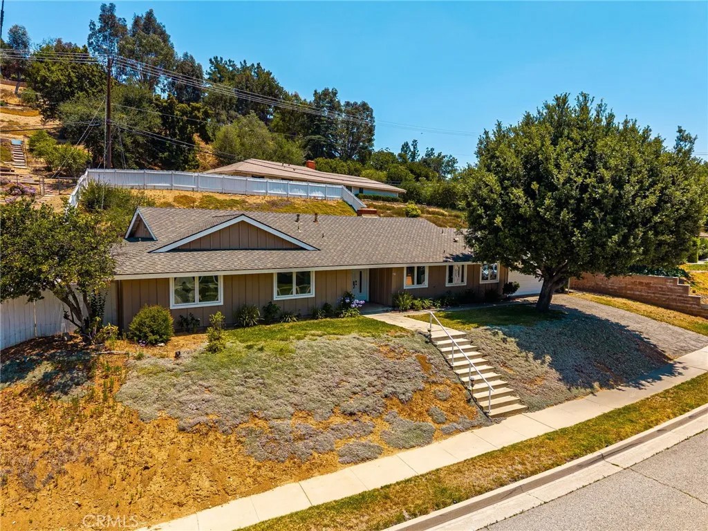 736 Hunters Trail