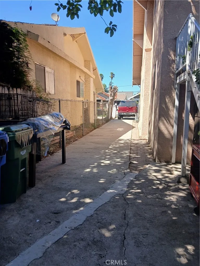 1060 W 51st