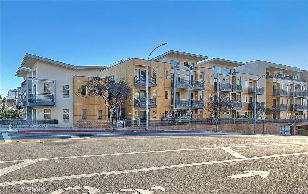 Photo of 217 S Marengo Ave #110, Pasadena, CA 91101 (MLS # AR26051171)