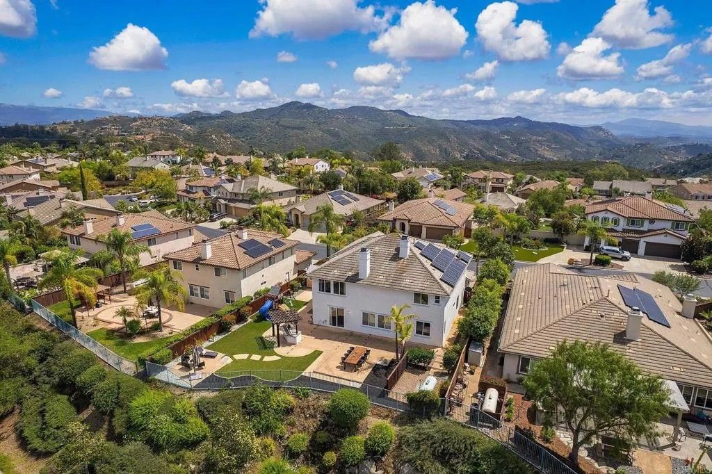 Photo of 27853 Dogwood Gln, Escondido, CA 92026 (MLS # NDP2603681)