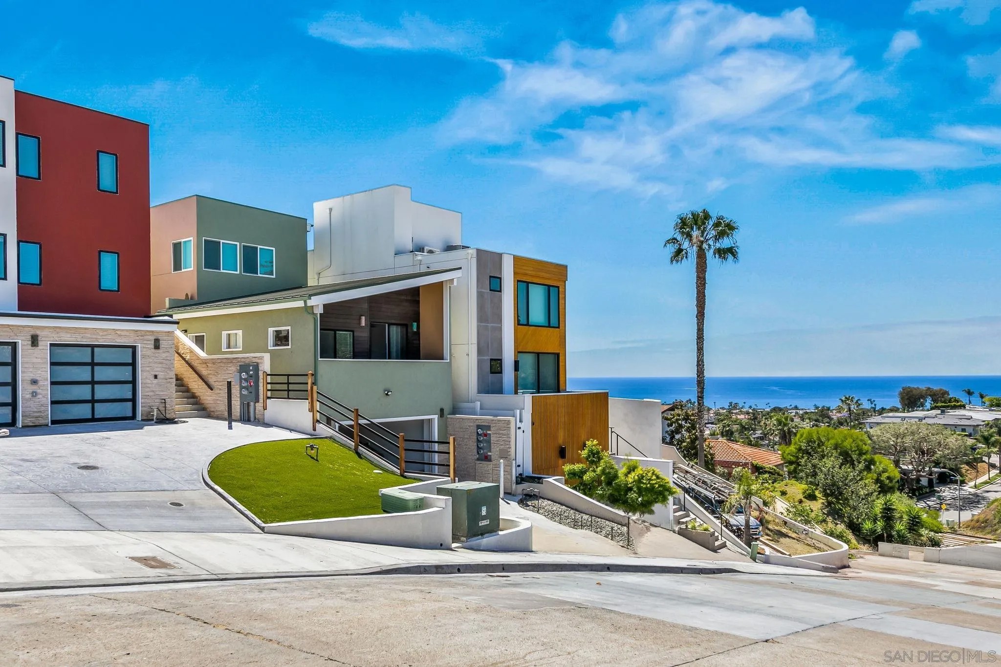 1243 - 1245 Van Nuys St