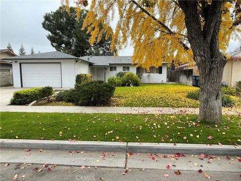 Photo of 3031 W Fairmont Ave, Fresno, CA 93722 (MLS # FR25276388)