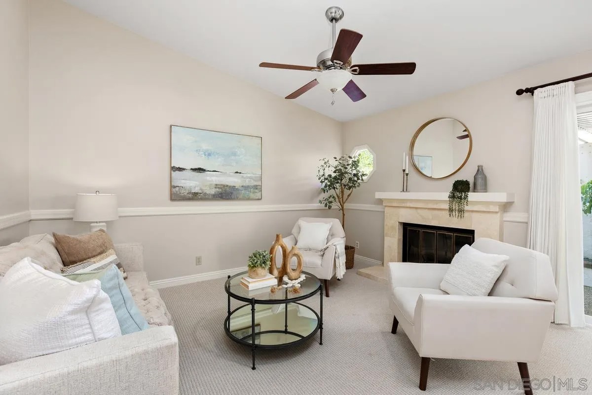 18018 Calle Estepona