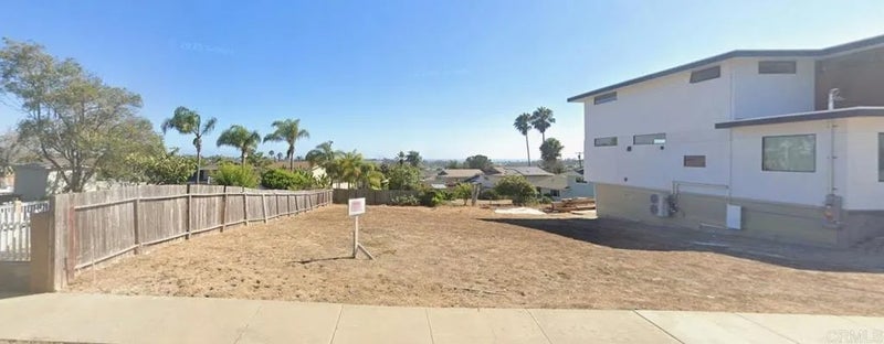 2721 Lomita