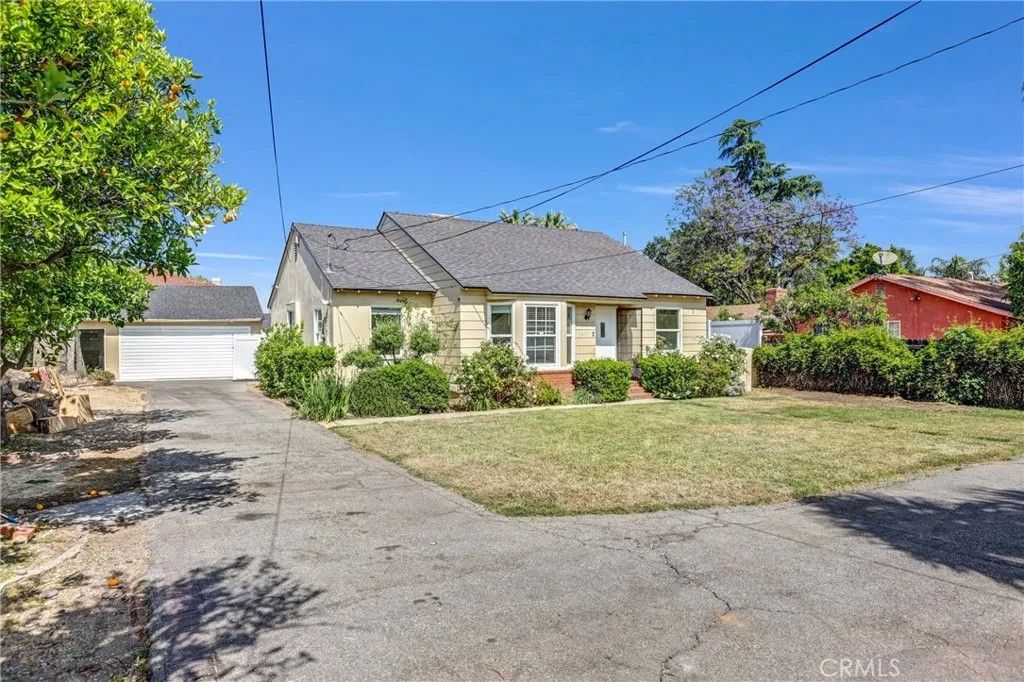 Photo of 5659 Donna Avenue, Tarzana, CA 91356 (MLS # SR26117394)