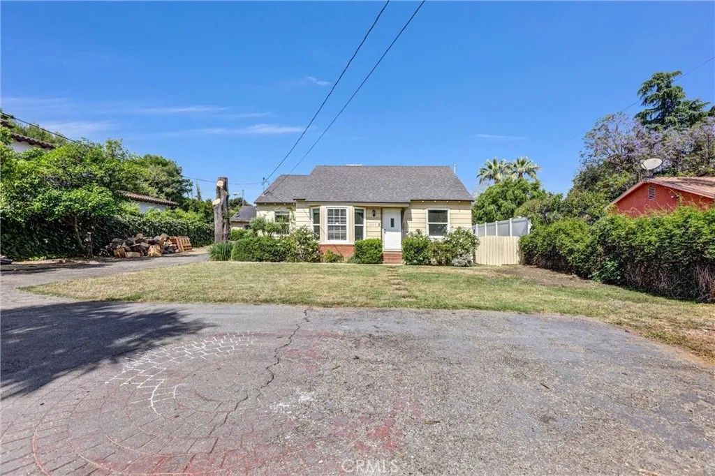 Photo of 5659 Donna Avenue, Tarzana, CA 91356 (MLS # SR26117394)