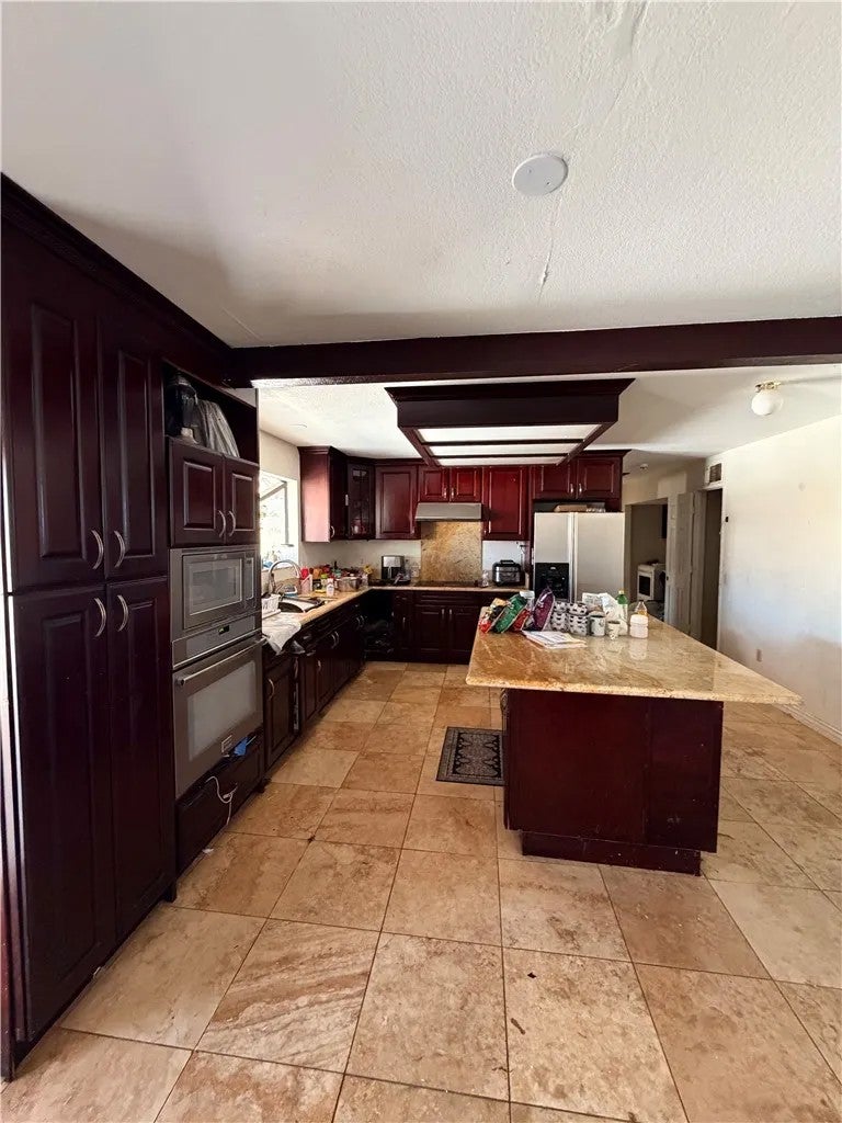 71373 El Paseo