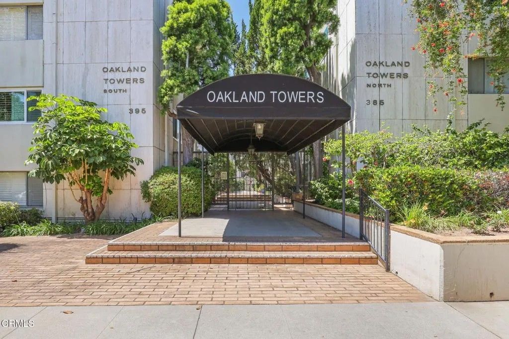 Photo of 395 S Oakland Avenue #104, Pasadena, CA 91101 (MLS # P1-26923)