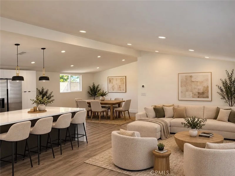 7831 Capistrano