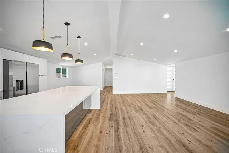 7831 Capistrano
