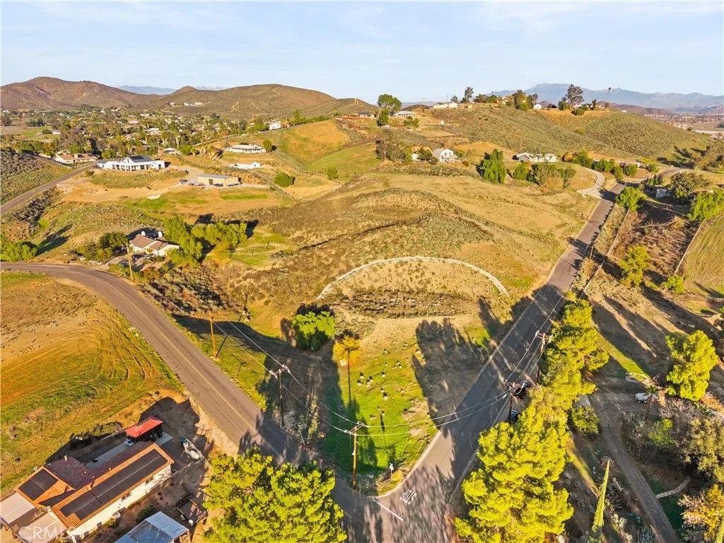 Photo of 23930 Beverly Dr, Menifee, CA 92587 (MLS # SW25277878)