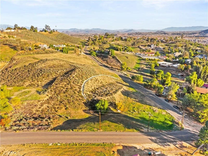 23930 Beverly