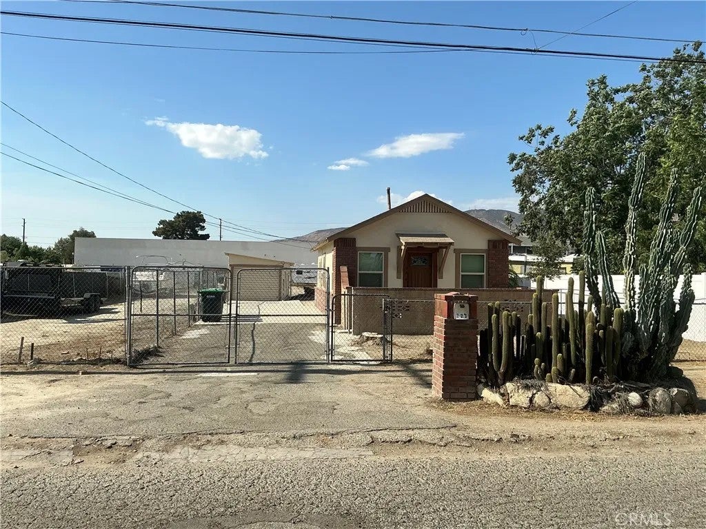 Photo of 723 W 9th ST, San Jacinto, CA 92582 (MLS # SW26160962)