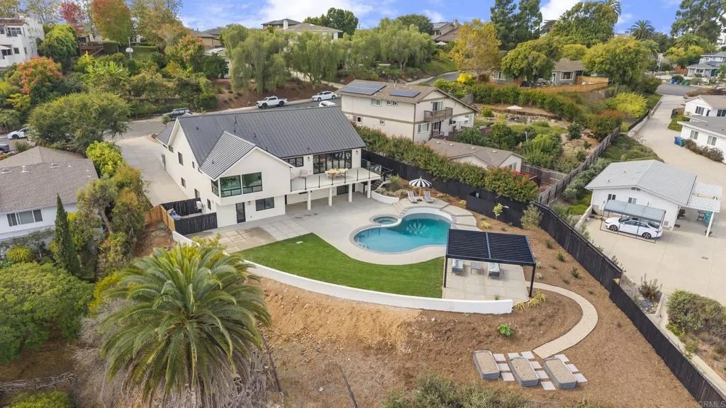 3920 Holly Brae