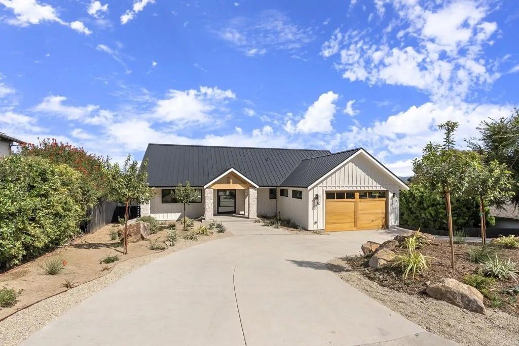 Photo of 3920 Holly Brae Ln, Carlsbad, CA 92008 (MLS # NDP2510069)