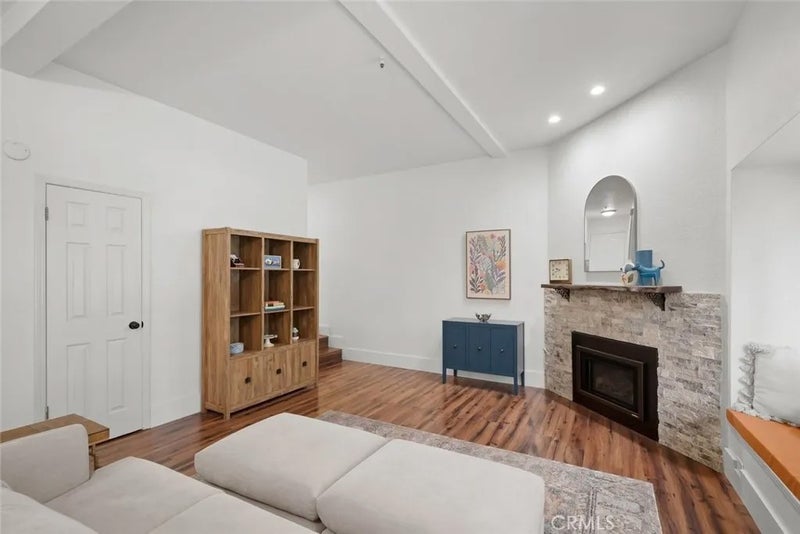 2221 King Court 22