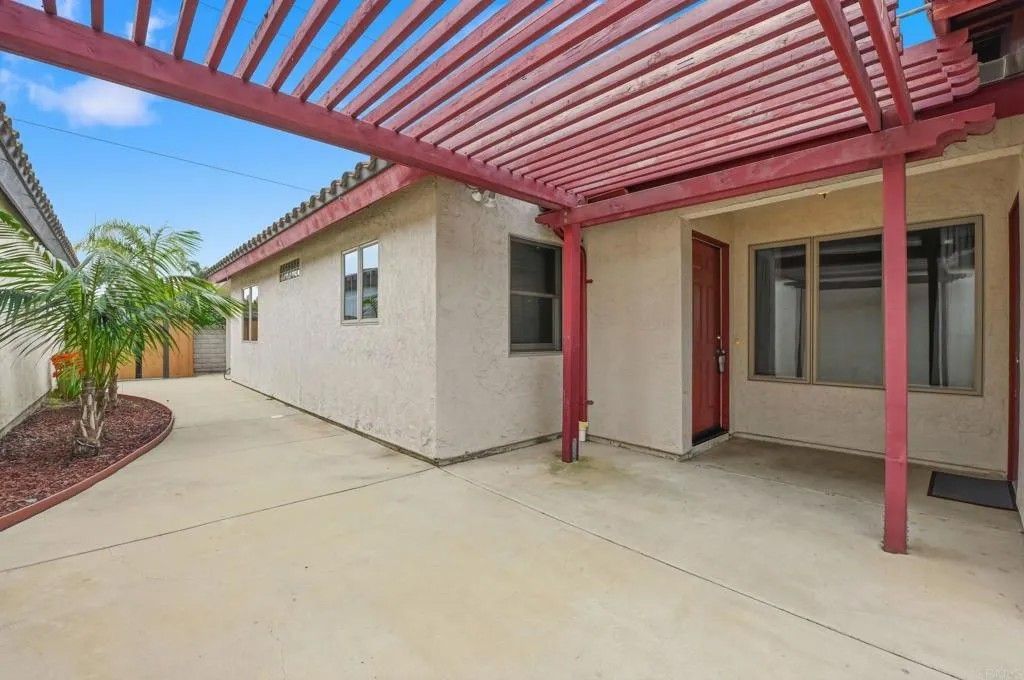 Photo of 245 Smoke Tree Place, Oceanside, CA 92057 (MLS # NDP2603242)